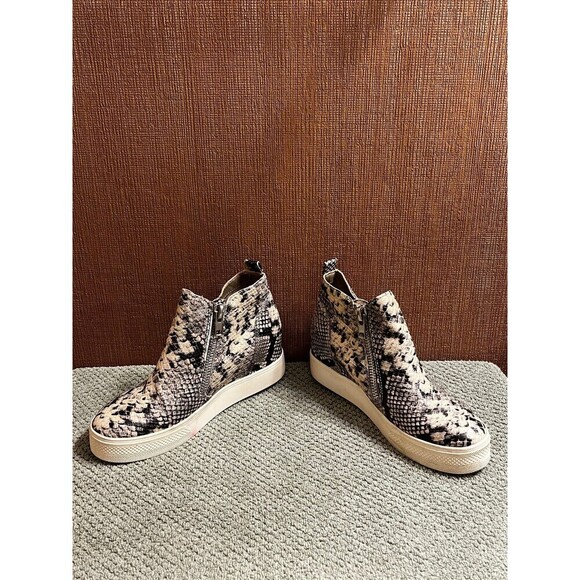 STEVE MADDEN WOMEN'S 7.5M  Wedgie BOOTIES BEIGE GRAY BLACK Snake Print - Picture 3 of 7
